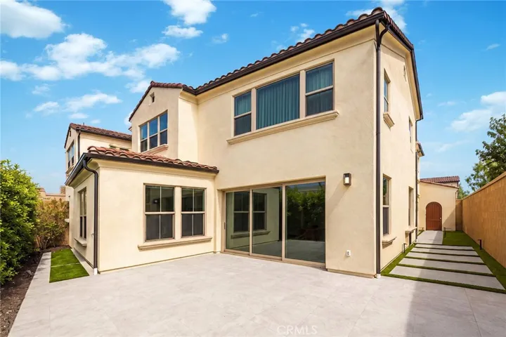 207 Alora, Irvine, California 92618