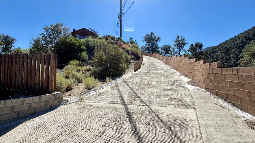 14921 Ward Drive, Pine Mountain Club, California 93225