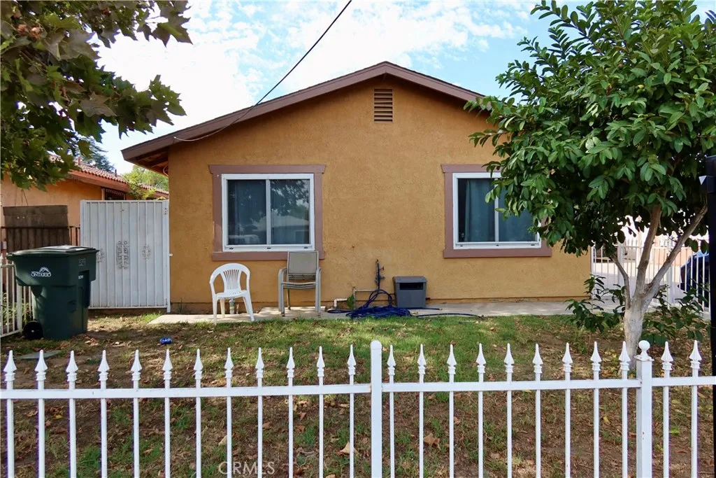 329 E Belmont