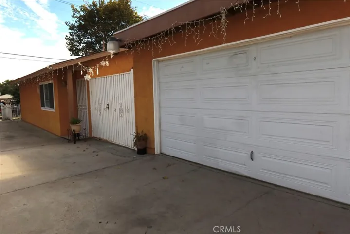 Garage & back entrance gate(Unit 329)