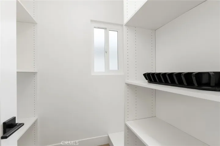 Walk-in Kitchen Pantry