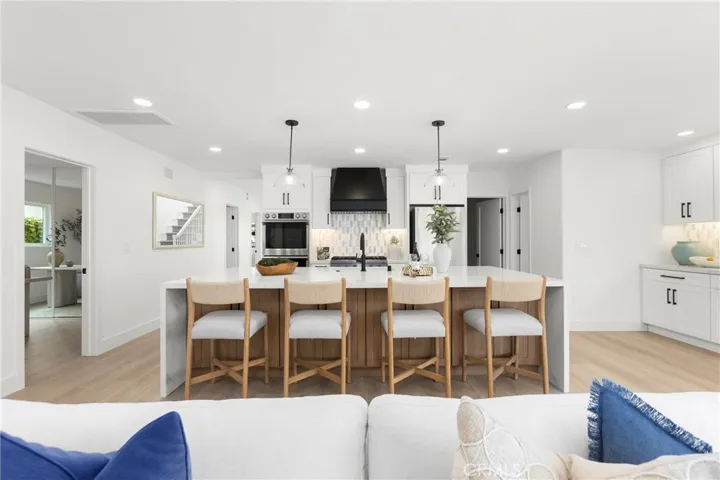 Spectacular Kitchen w/Waterfall Island