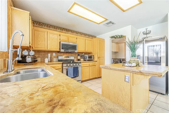 3657 Jasmine Ave, Rosamond, California 93560