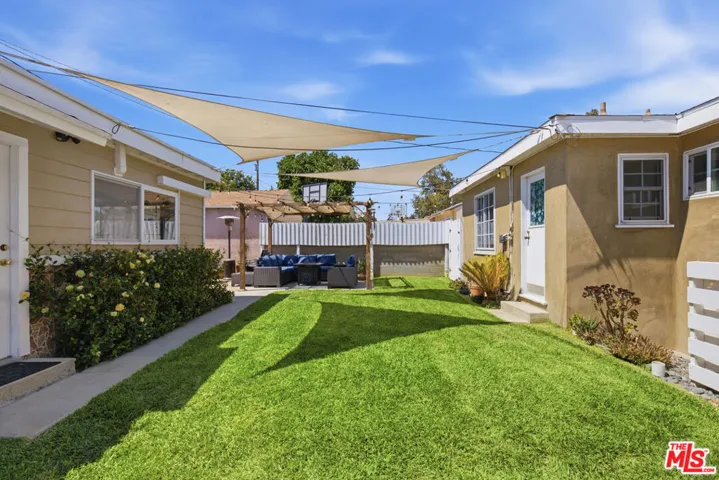2221 N Valley Street, Burbank, California 91505