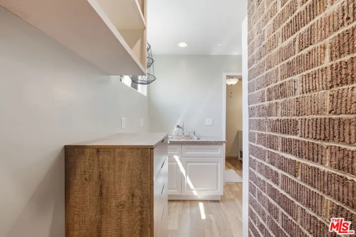2221 N Valley Street, Burbank, California 91505