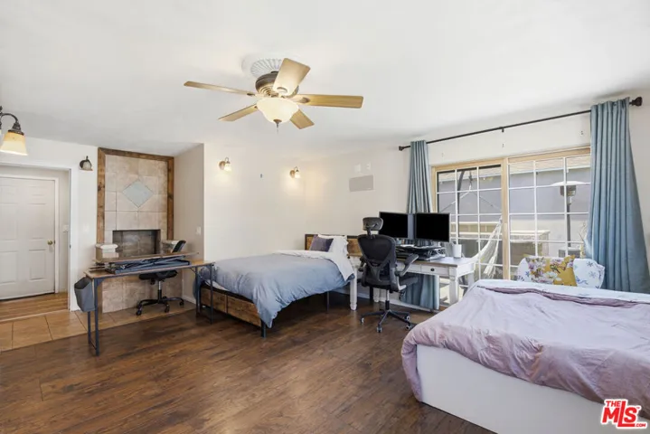 2221 N Valley Street, Burbank, California 91505