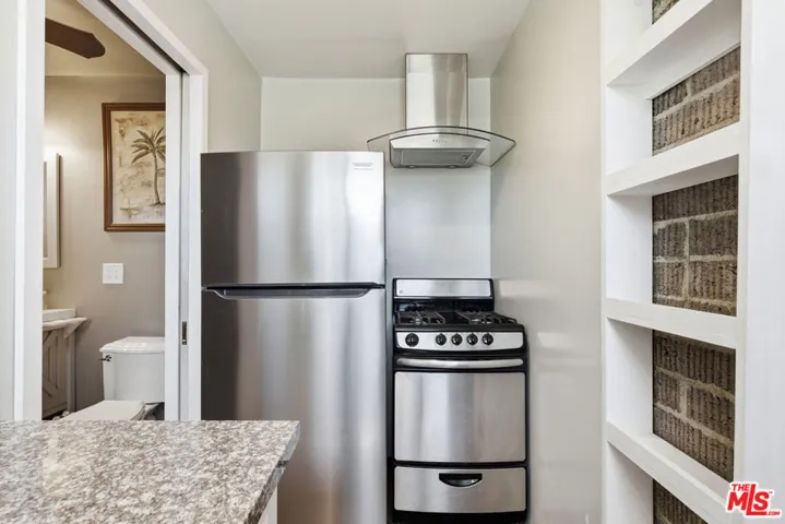 2221 N Valley Street, Burbank, California 91505