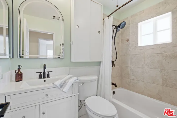 2221 N Valley Street, Burbank, California 91505