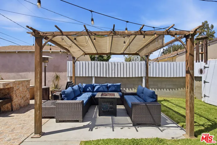2221 N Valley Street, Burbank, California 91505