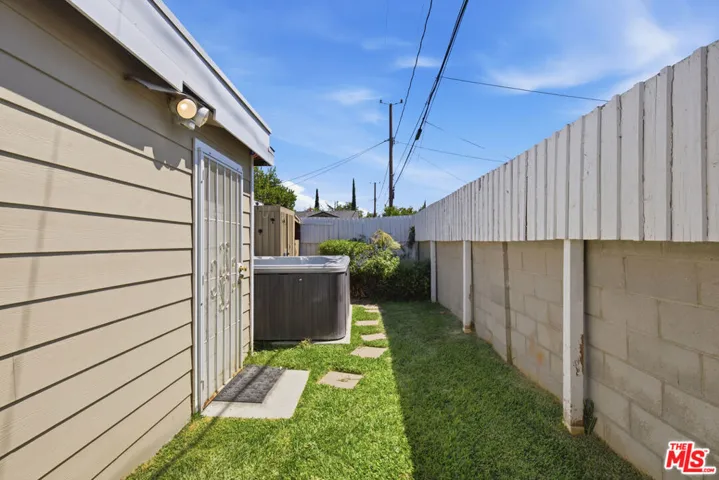 2221 N Valley Street, Burbank, California 91505