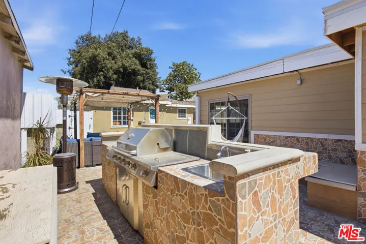 2221 N Valley Street, Burbank, California 91505
