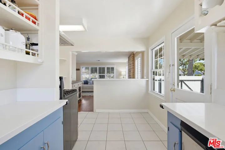 2221 N Valley Street, Burbank, California 91505