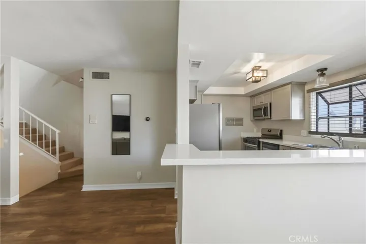 14715 Saticoy Street 14, Van Nuys, California 91405