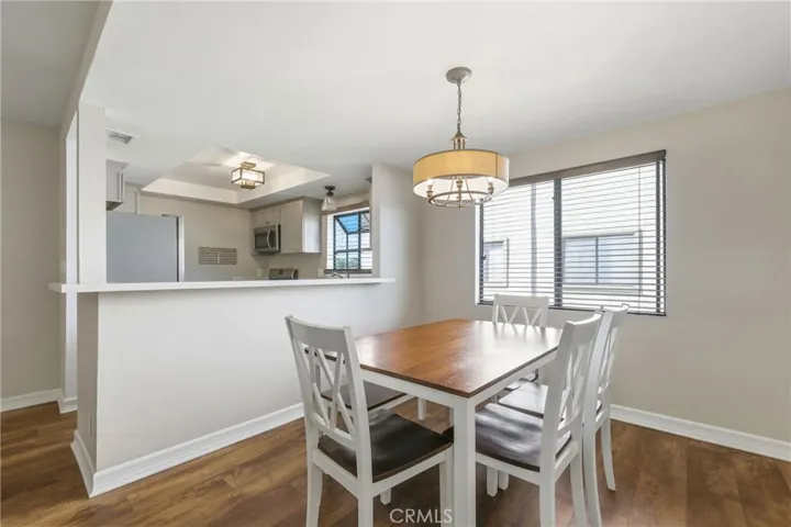 14715 Saticoy Street 14, Van Nuys, California 91405