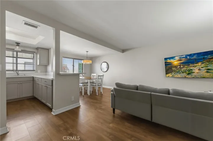 14715 Saticoy Street 14, Van Nuys, California 91405