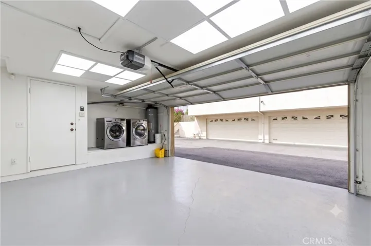 14715 Saticoy Street 14, Van Nuys, California 91405