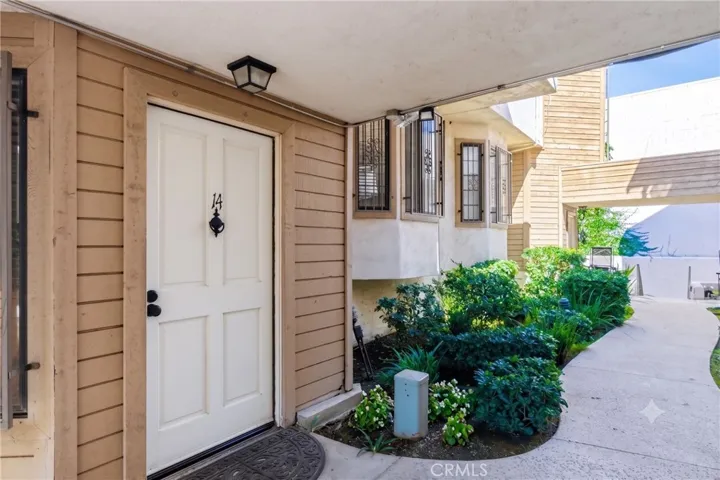 14715 Saticoy Street 14, Van Nuys, California 91405