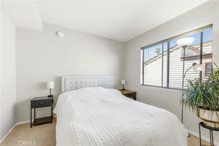 14715 Saticoy Street 14, Van Nuys, California 91405