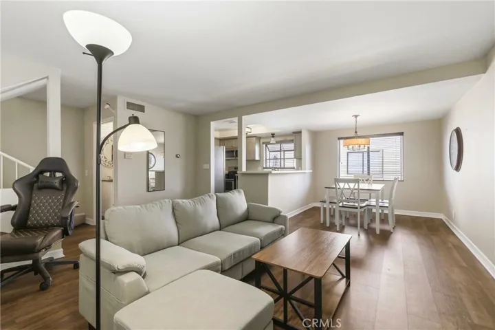 14715 Saticoy Street 14, Van Nuys, California 91405