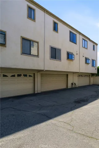 14715 Saticoy Street 14, Van Nuys, California 91405
