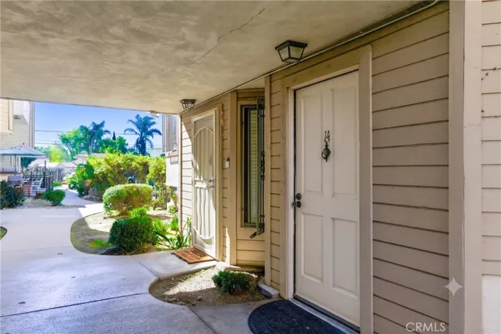 14715 Saticoy Street 14, Van Nuys, California 91405