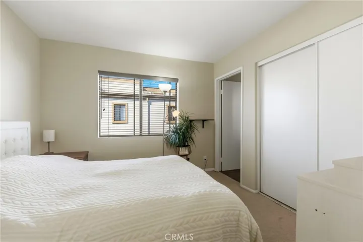 14715 Saticoy Street 14, Van Nuys, California 91405