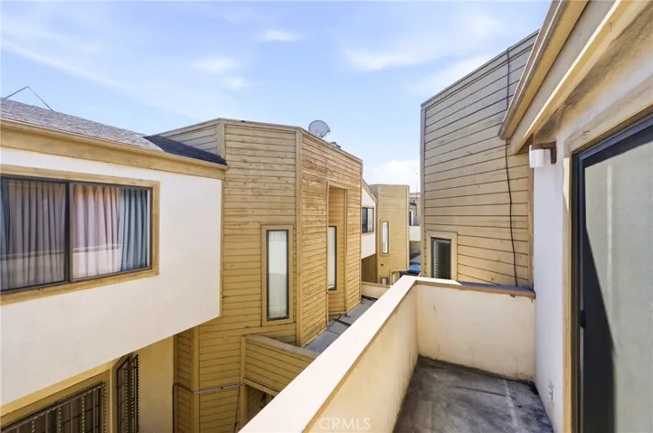 14715 Saticoy Street 14, Van Nuys, California 91405