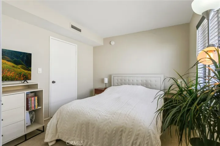 14715 Saticoy Street 14, Van Nuys, California 91405