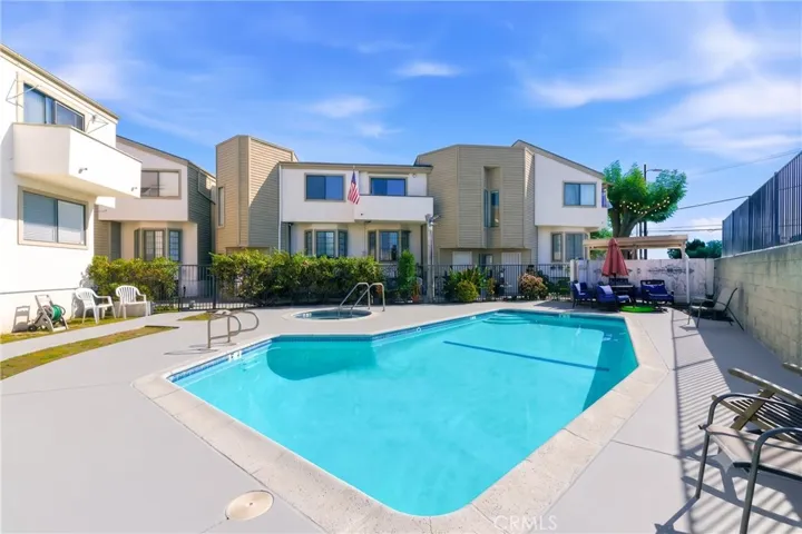 14715 Saticoy Street 14, Van Nuys, California 91405