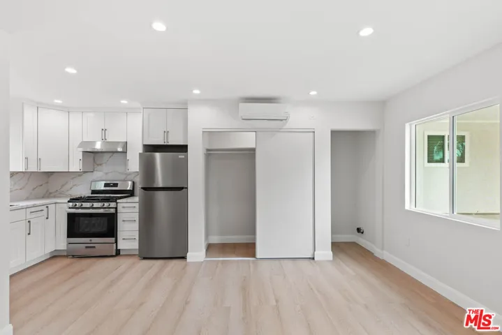 6930 Babcock Avenue, North Hollywood, California 91605