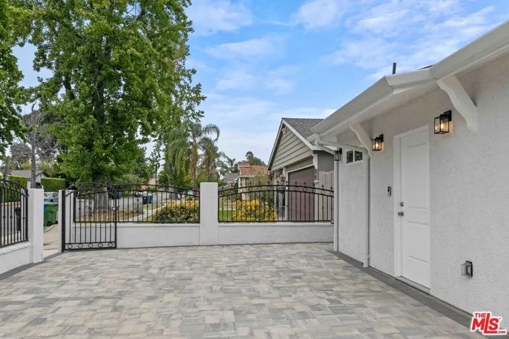 6930 Babcock Avenue, North Hollywood, California 91605