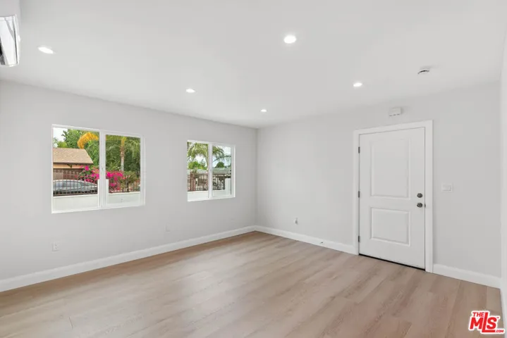 6930 Babcock Avenue, North Hollywood, California 91605