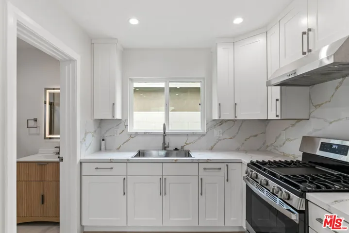 6930 Babcock Avenue, North Hollywood, California 91605