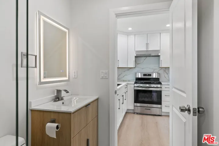 6930 Babcock Avenue, North Hollywood, California 91605
