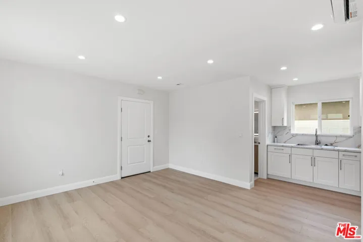 6930 Babcock Avenue, North Hollywood, California 91605