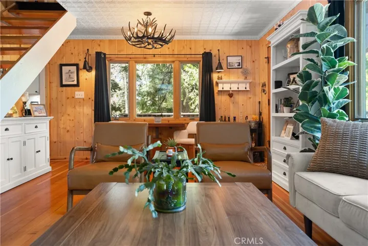 799 Crest Estates Drive, Lake Arrowhead, California 92352