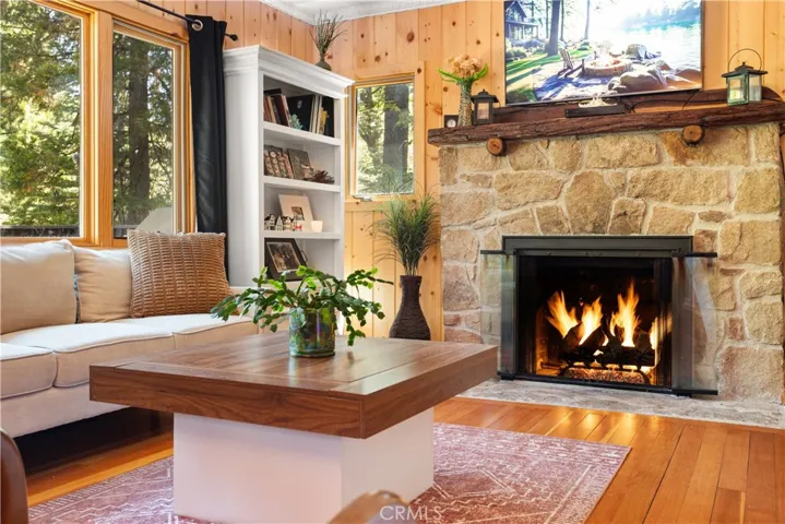 799 Crest Estates Drive, Lake Arrowhead, California 92352