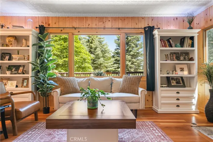 799 Crest Estates Drive, Lake Arrowhead, California 92352