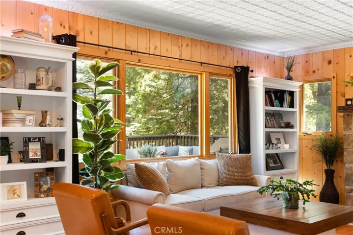799 Crest Estates Drive, Lake Arrowhead, California 92352