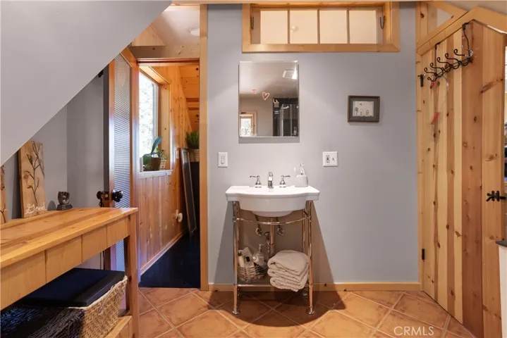 799 Crest Estates Drive, Lake Arrowhead, California 92352