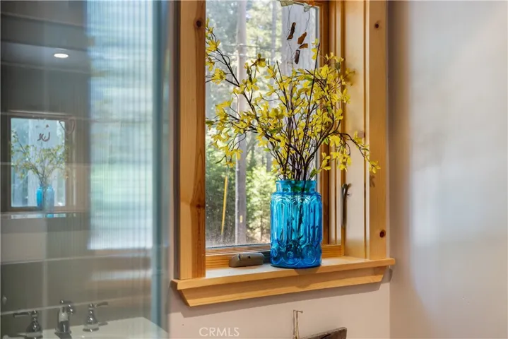 799 Crest Estates Drive, Lake Arrowhead, California 92352