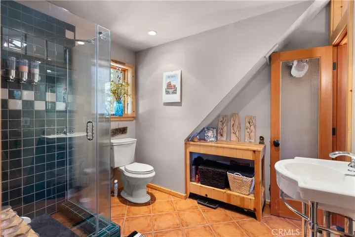 799 Crest Estates Drive, Lake Arrowhead, California 92352