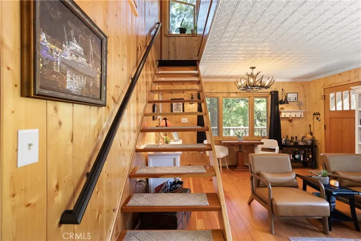 799 Crest Estates Drive, Lake Arrowhead, California 92352