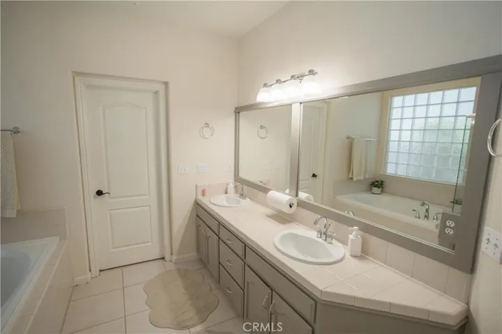 2675 E Rockingham Court, Fresno, California 93720