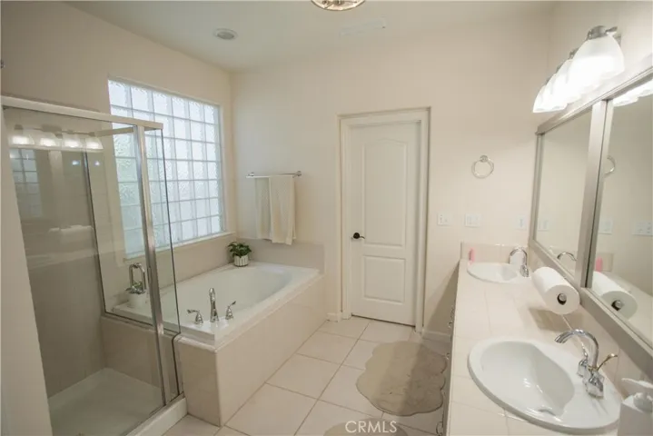 2675 E Rockingham Court, Fresno, California 93720