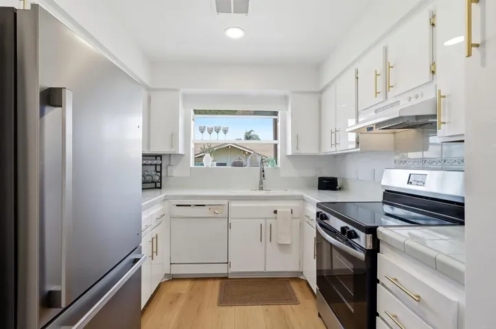 1039 Plover Way, Oceanside, California 92057