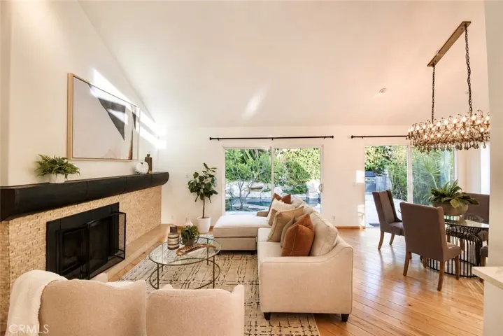 28 Cambridge, Irvine, California 92620