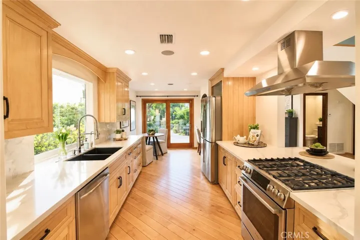 28 Cambridge, Irvine, California 92620