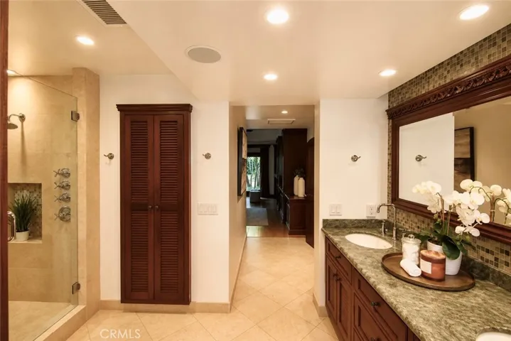 28 Cambridge, Irvine, California 92620