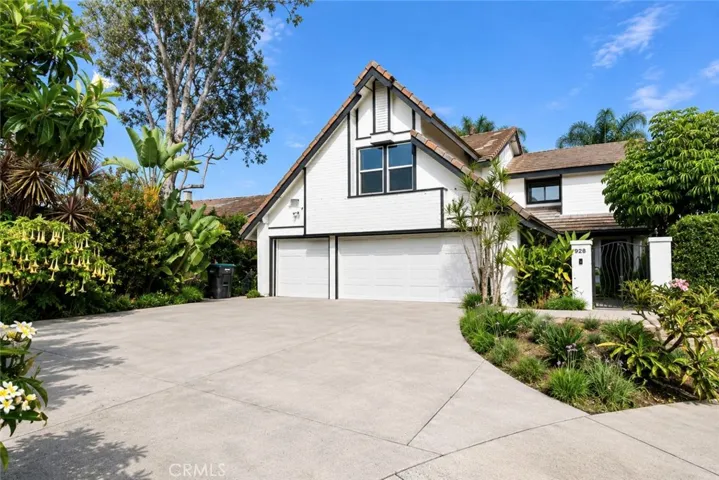 28 Cambridge, Irvine, California 92620